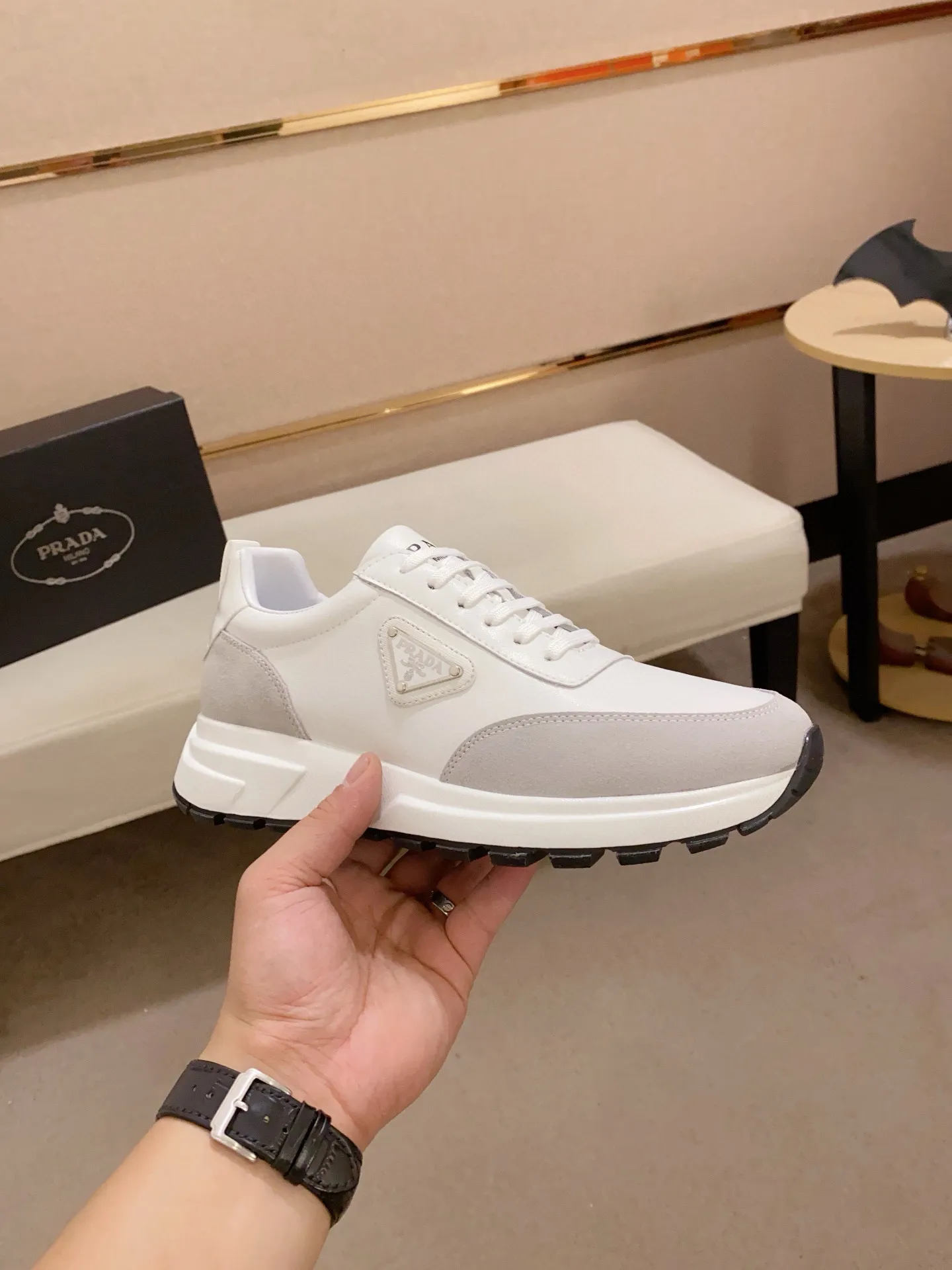 Men's shoes 💰: 500💰 [Prada～Prada] Trendy new styles are on the market. Same style as the official website. Counter quality. Original matching. [Strong] [Strong] Selected first-layer cowhide fabric. Comfortable and breathable sheepskin lining, fine workmanship, upper layer made of 100% pure cowhide, original last shape, comfortable on the feet, shoe sizes 38 to 44